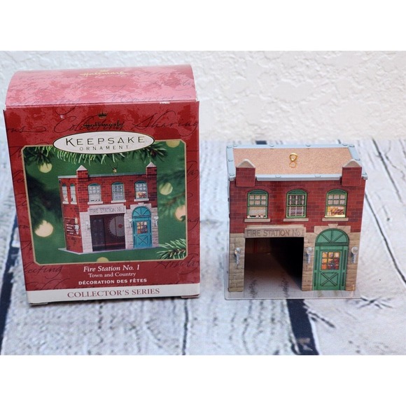 2001 Hallmark Keepsake Ornament Fire Station No. 1 Town And Country Nwt - Picture 4 of 4